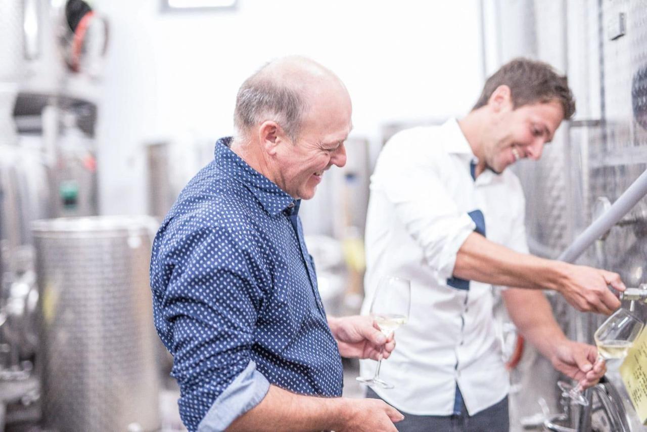 Weingut Kernwein 호텔 Seinsheim 외부 사진